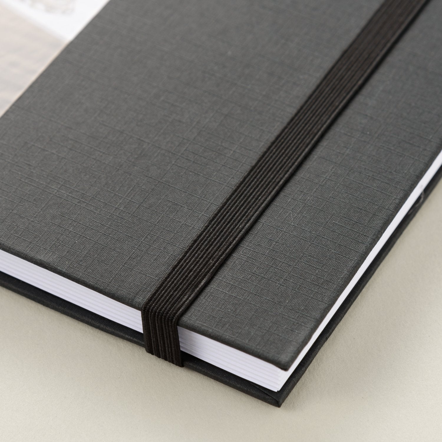 Derwent Academy Visual Art Diary 128 Pages, 135 GSM (A4 Landscape)